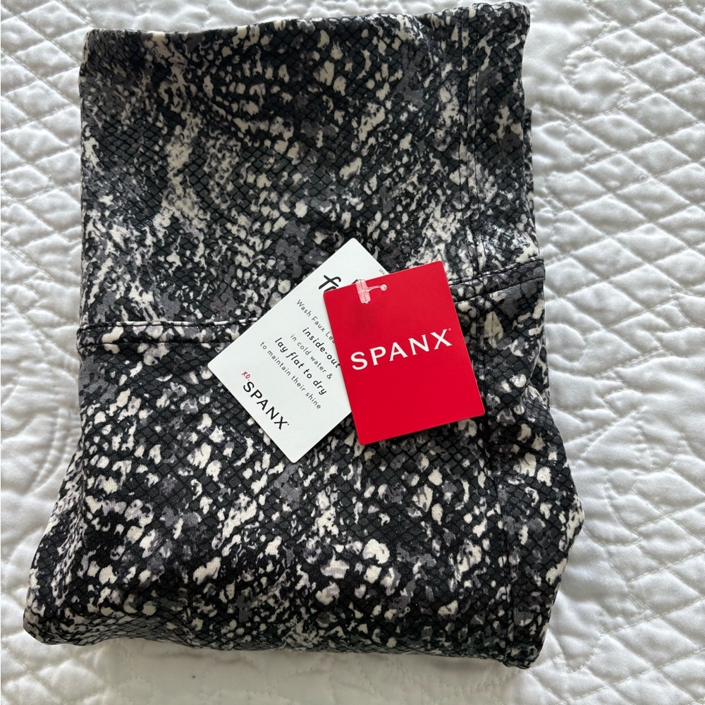 SPANX Black and White faux Snakeskin Leggings MEDIUM - Picture 2 of 4